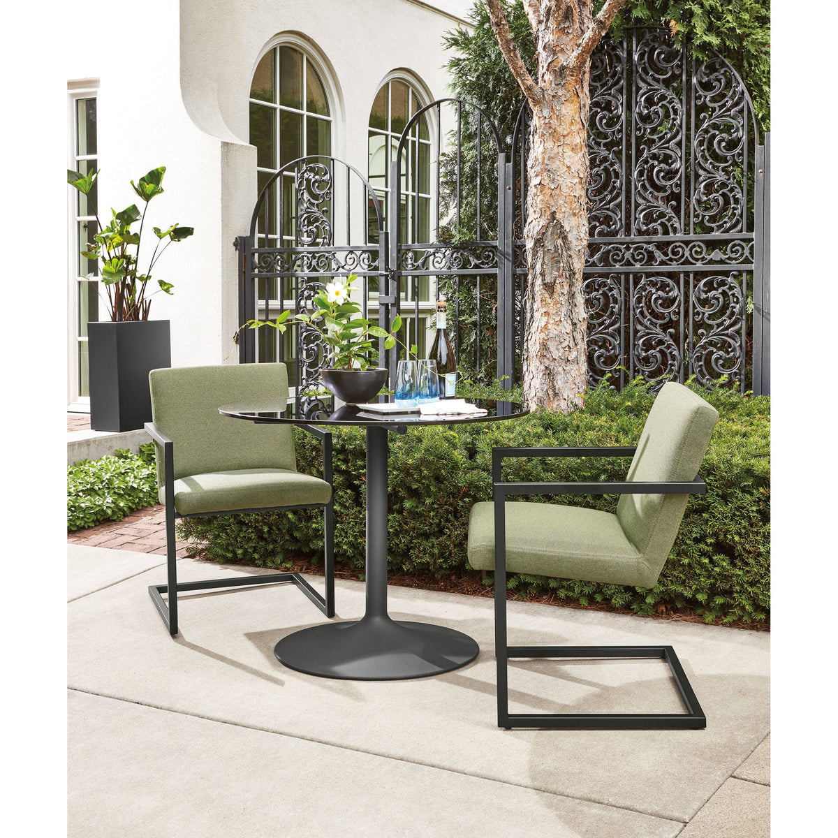 White Round Patio Table Z4610