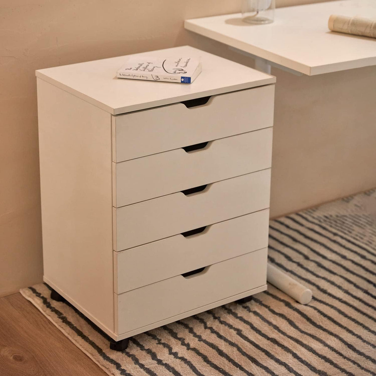 White 5 Drawer File Cabinet with Casters Z2673