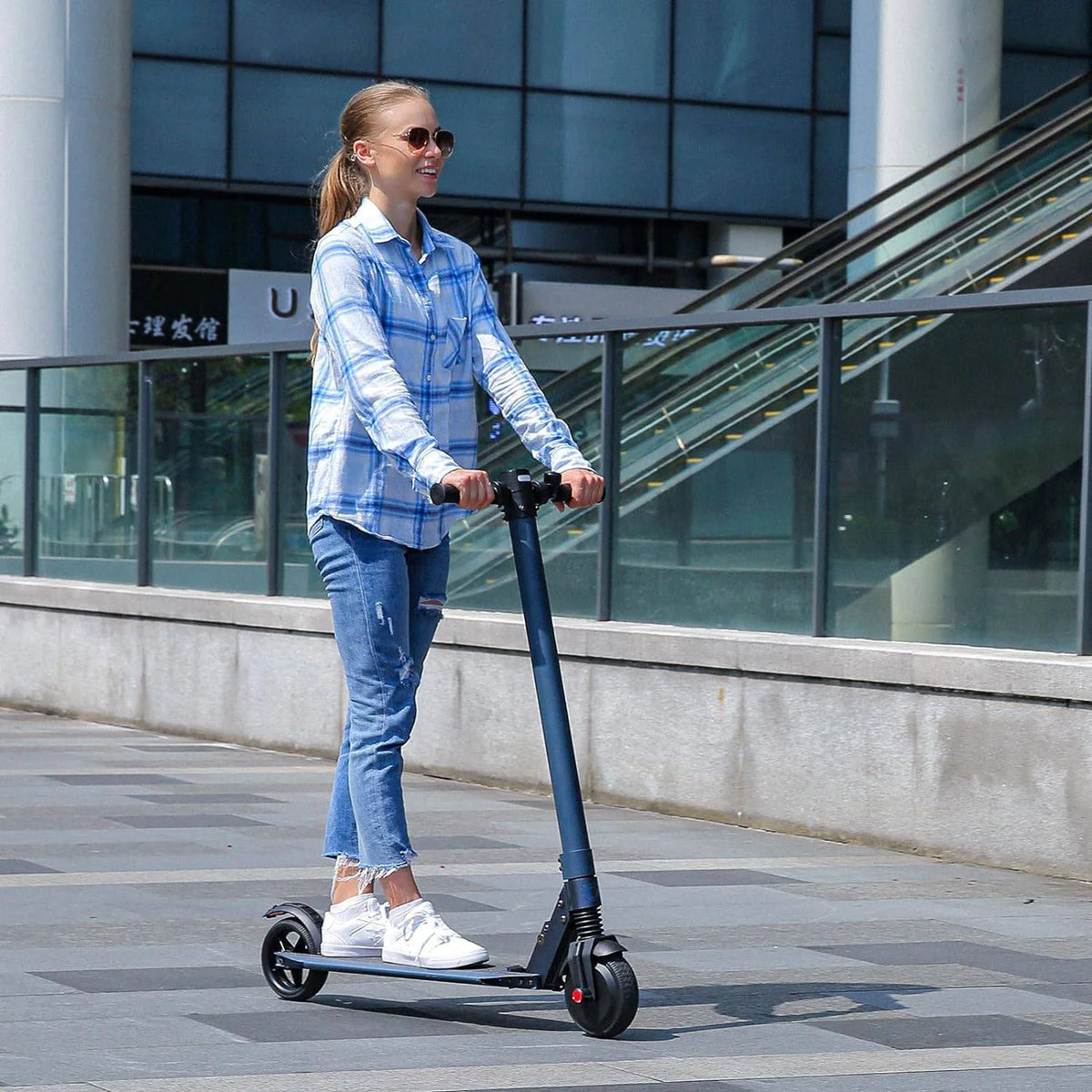 Electric Scooter with 10 Solid Tires, 500W Motor Folding Y201