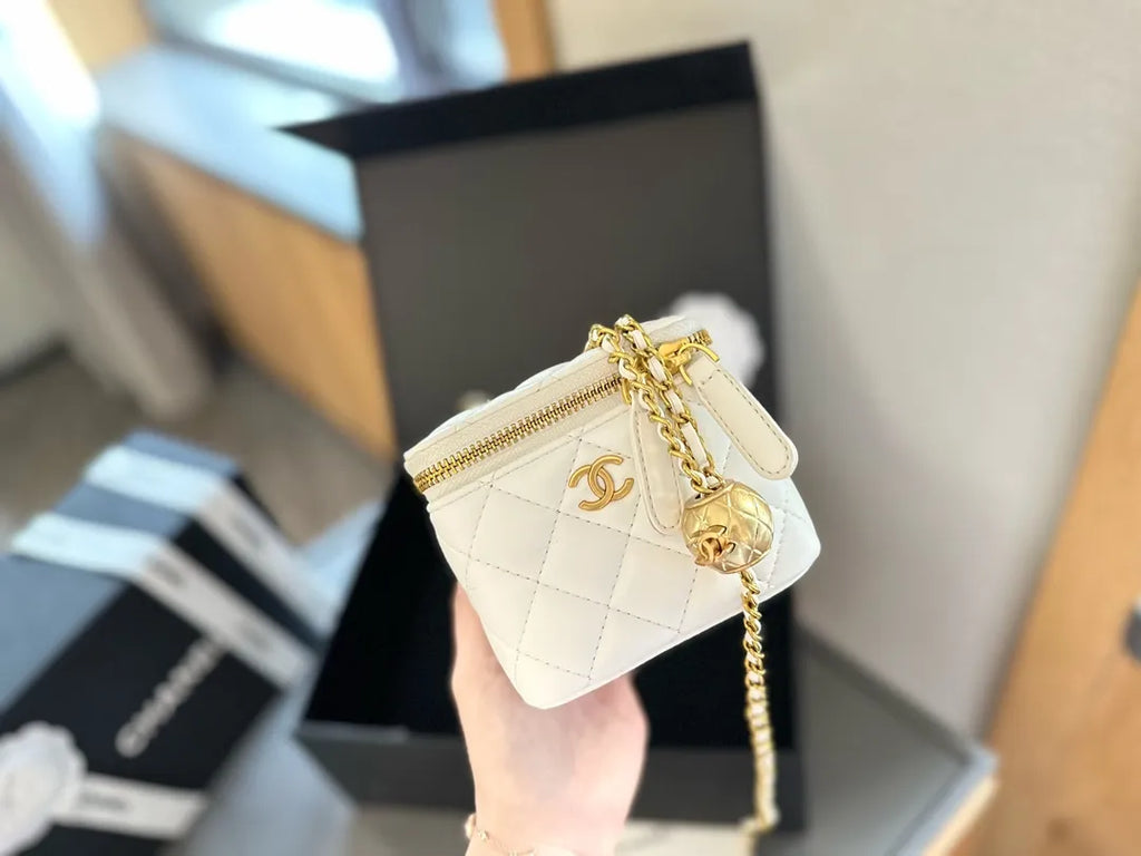 Quilted Lambskin Mini Vanity Case with Chain M7436