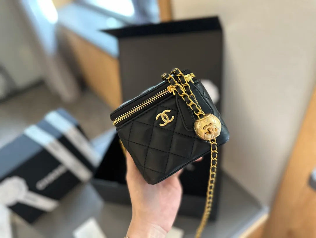 Quilted Lambskin Mini Vanity Case with Chain M7436