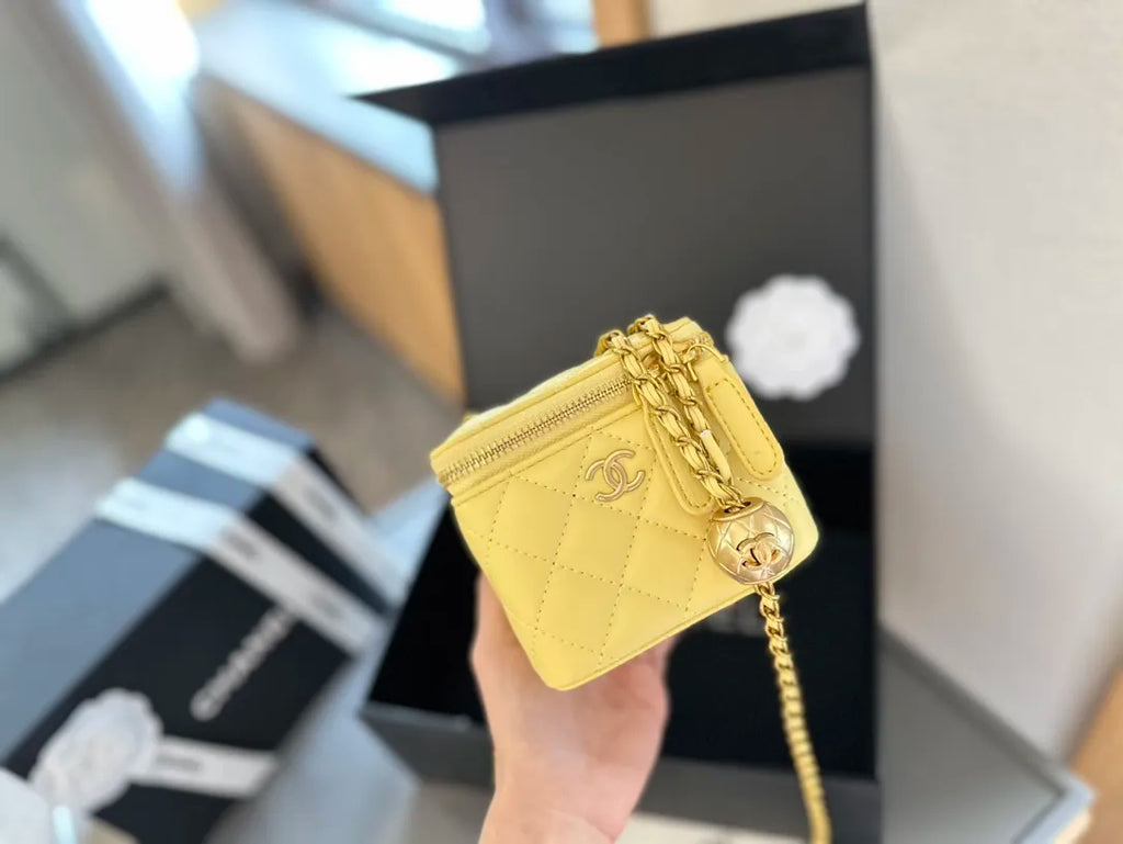 Quilted Lambskin Mini Vanity Case with Chain M7436